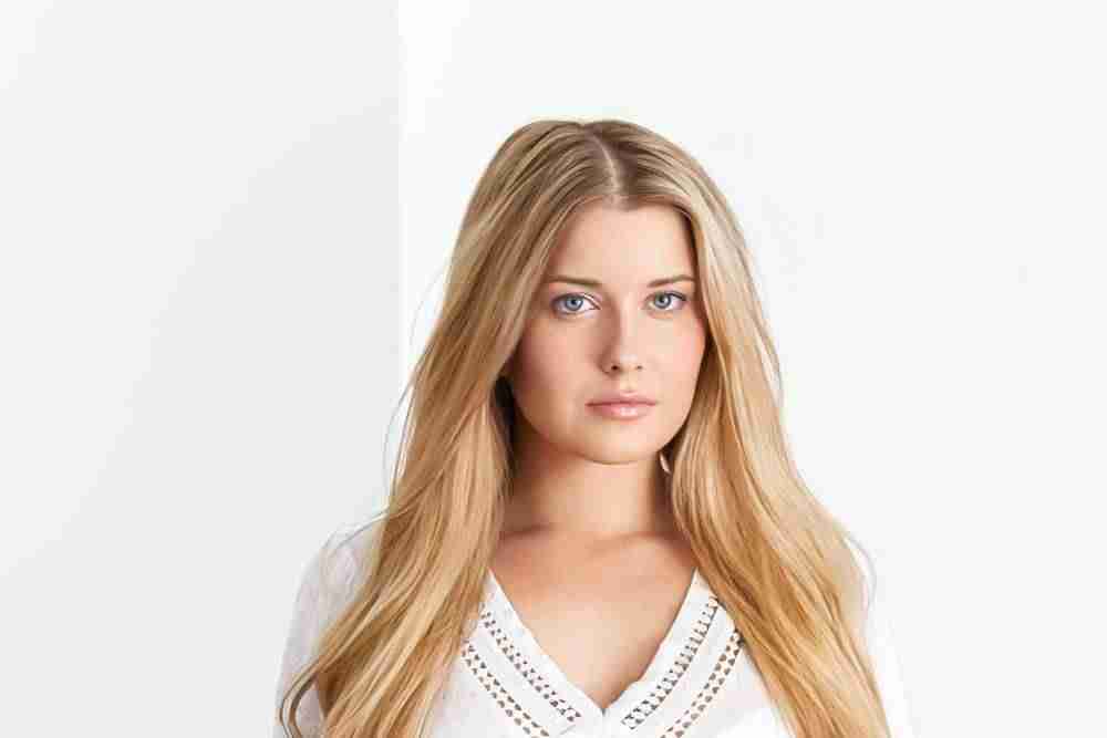 Featured image for 10 Best Hair Styles for a Square Face.
